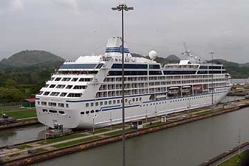 The Delphin Renaissance leaving the Miraflores Locks